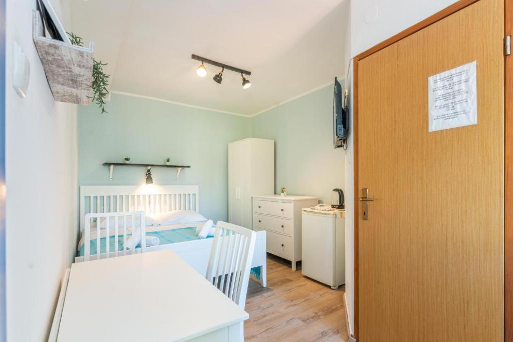Rooms & Studio Apartments By The Way Baska  Bagian luar foto