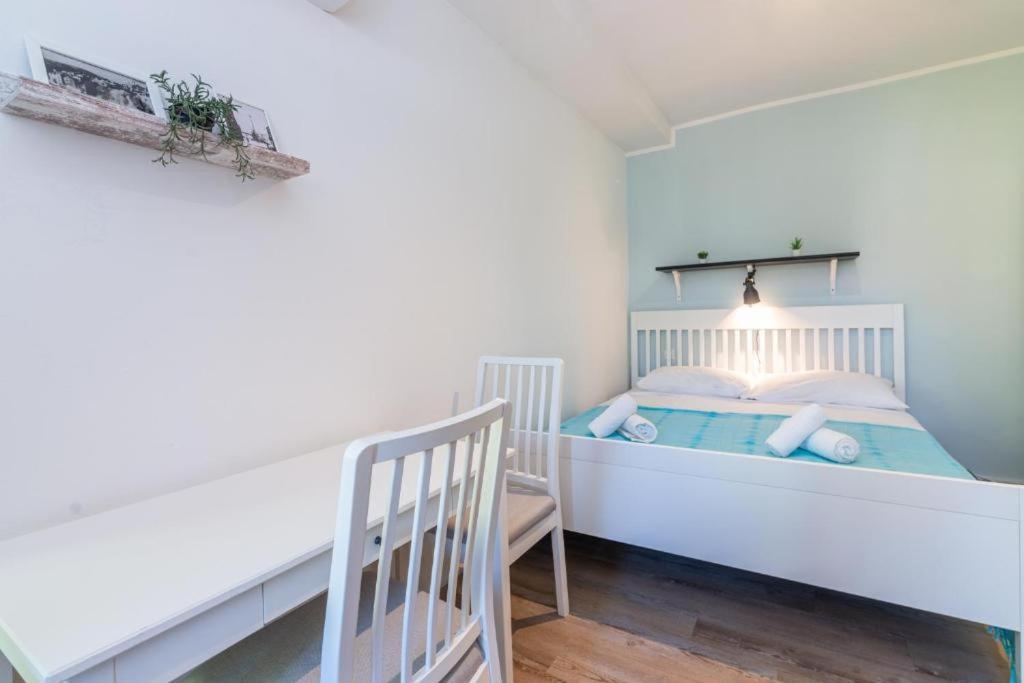 Rooms & Studio Apartments By The Way Baska  Bagian luar foto