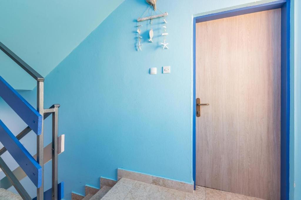 Rooms & Studio Apartments By The Way Baska  Bagian luar foto