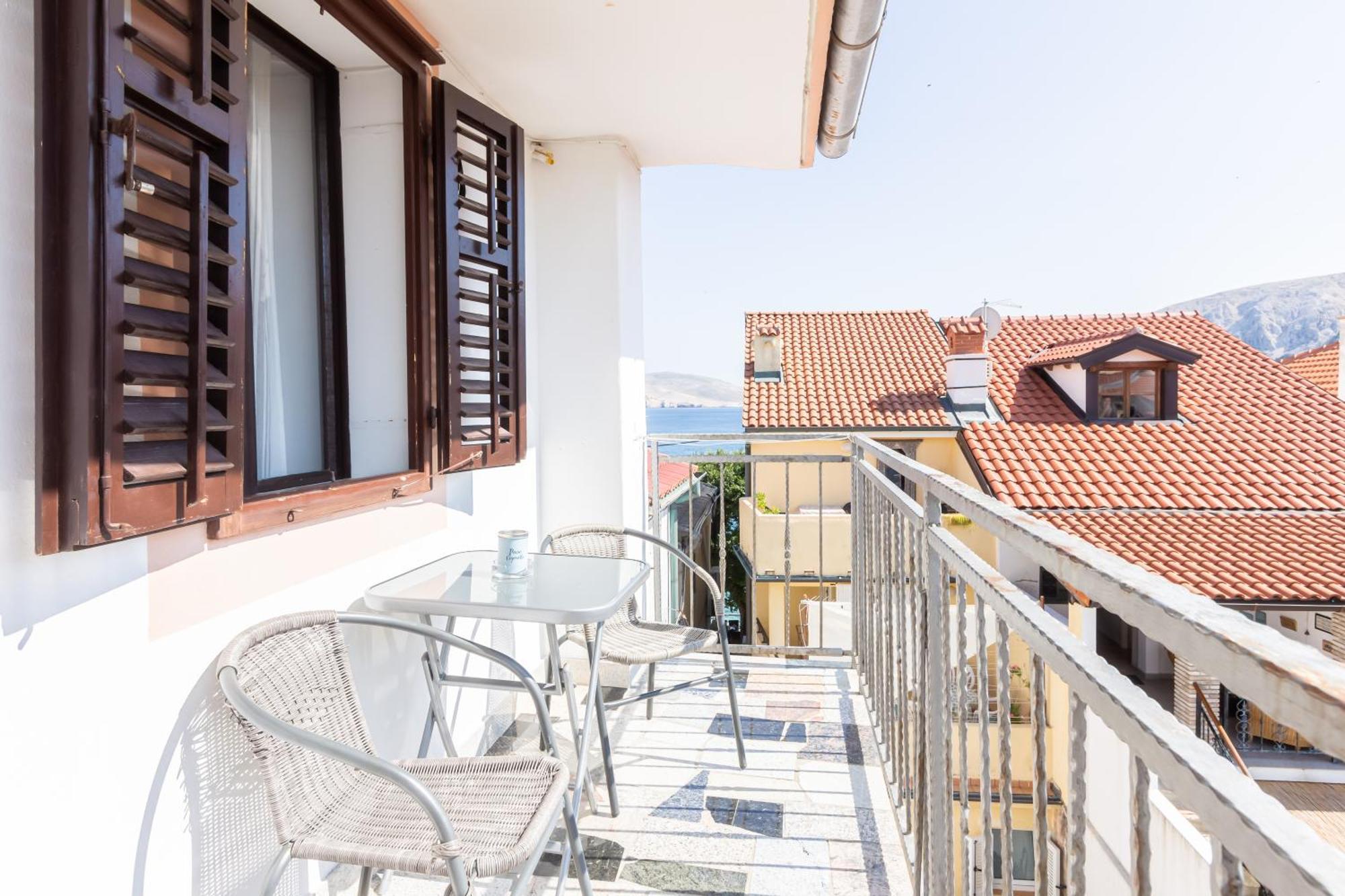 Rooms & Studio Apartments By The Way Baska  Bagian luar foto