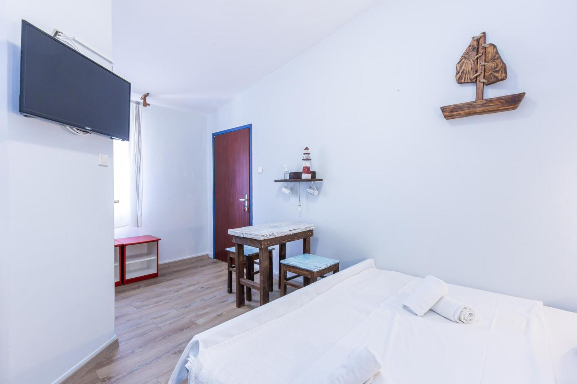 Rooms & Studio Apartments By The Way Baska  Bagian luar foto