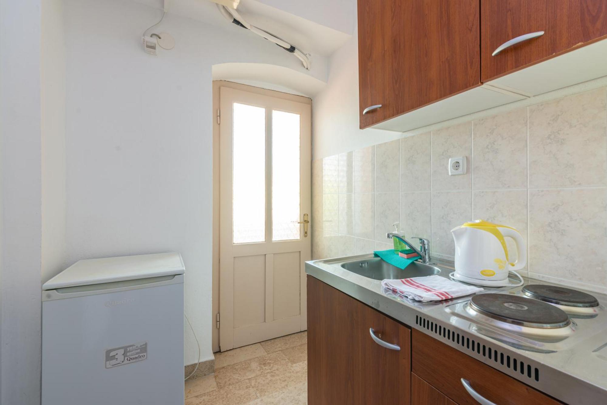 Rooms & Studio Apartments By The Way Baska  Bagian luar foto