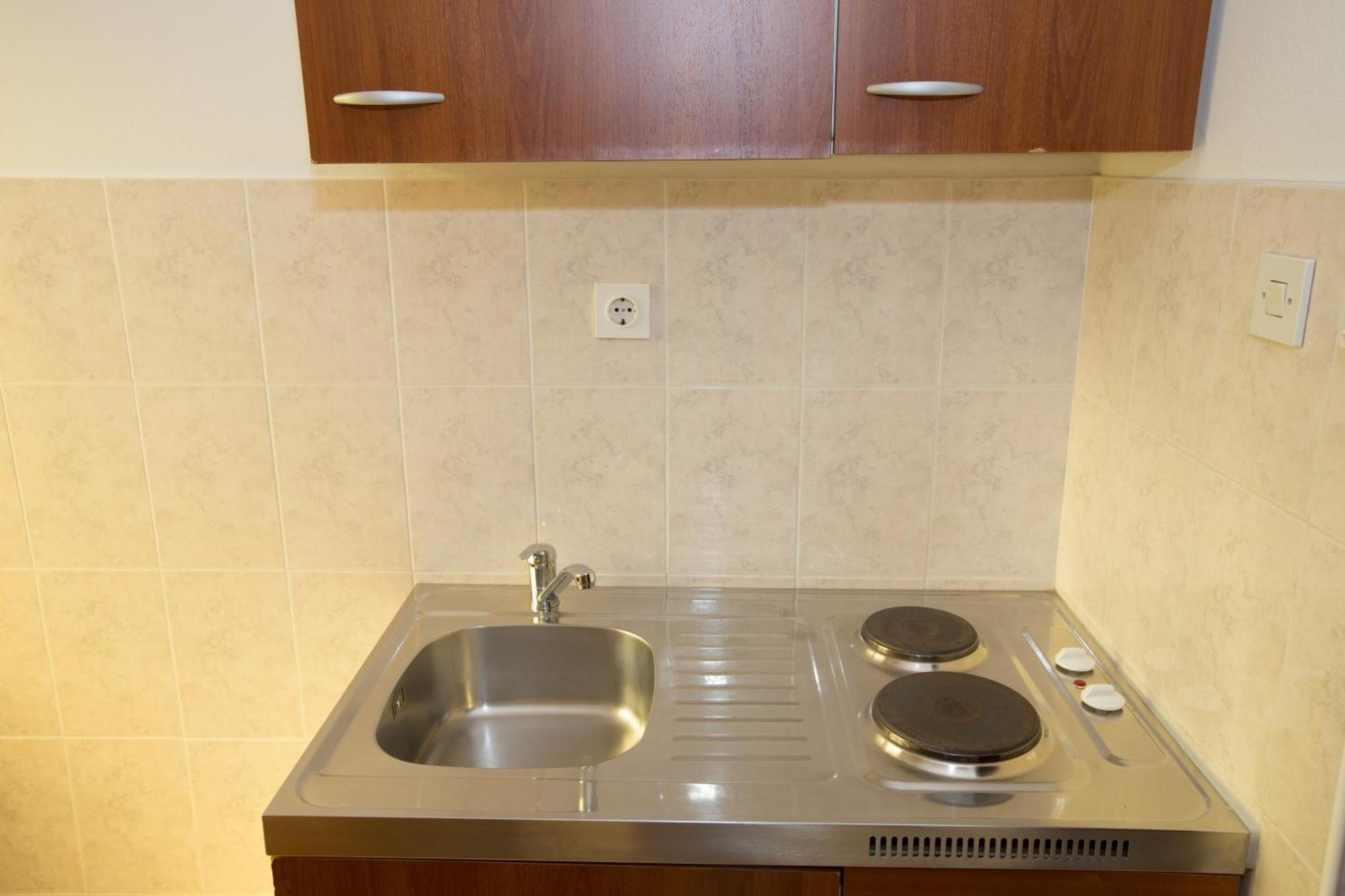 Rooms & Studio Apartments By The Way Baska  Bagian luar foto