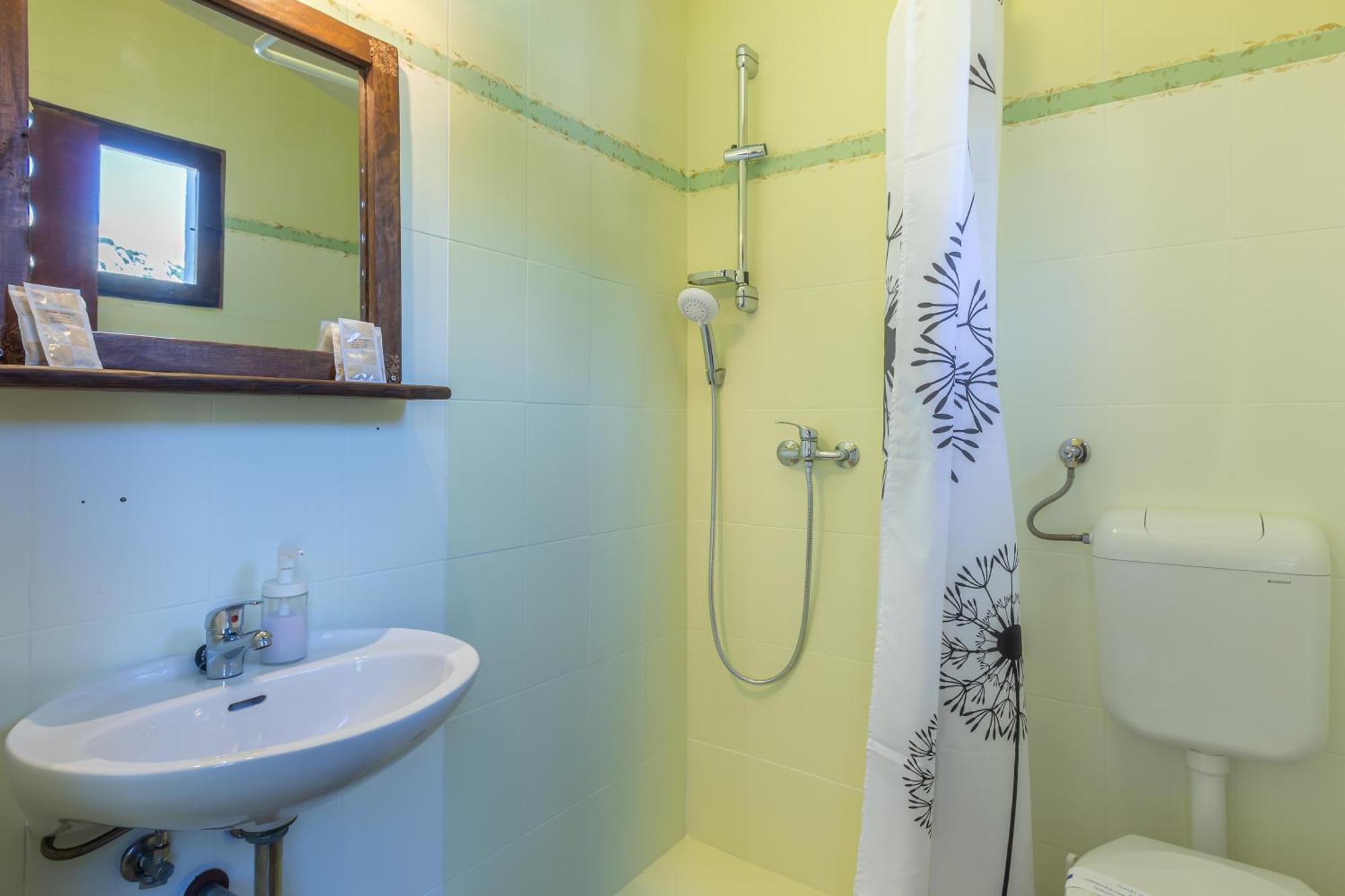 Rooms & Studio Apartments By The Way Baska  Bagian luar foto